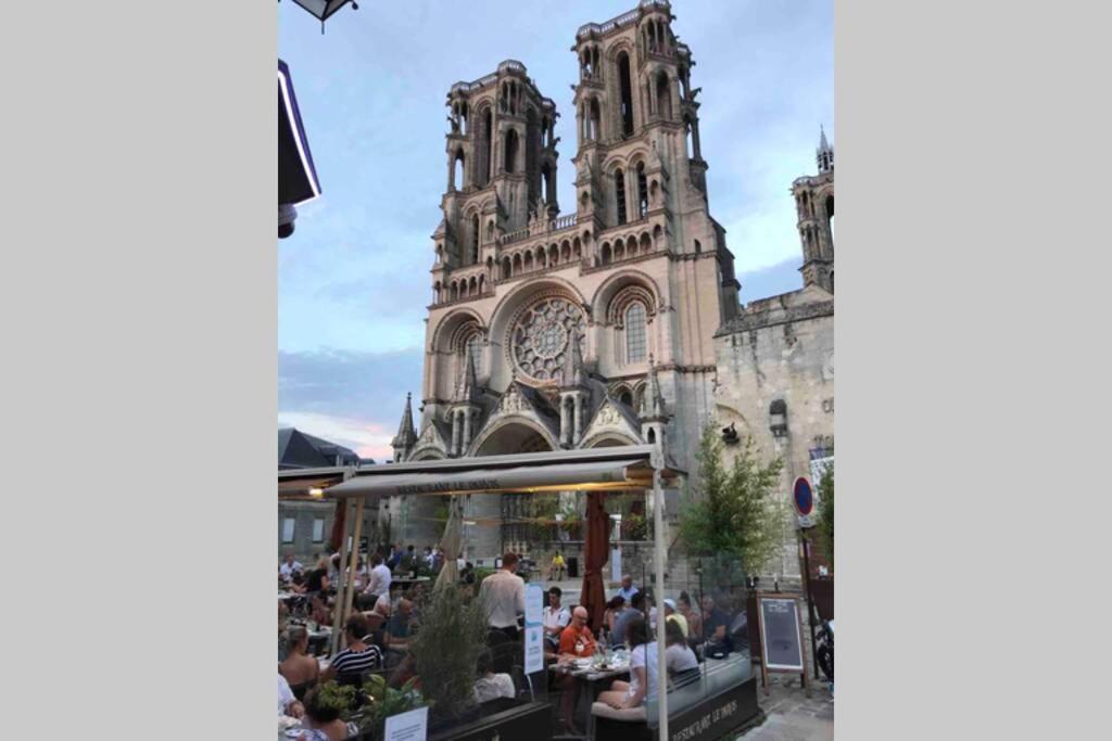 Laon : « Suite Privee Au Pied De La Cathedrale » Kültér fotó